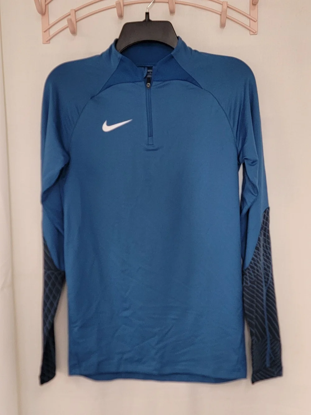 Nike Men’s Dri-FIT Slim Fit Top — Blue